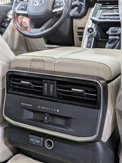 تۆیۆتا لاند کروزەر